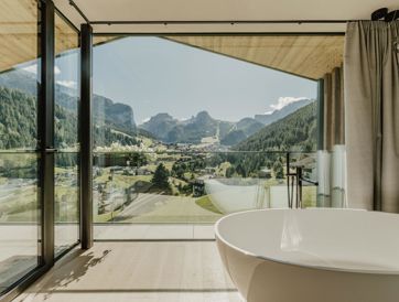 Freistehende Badewanne im Chalet Dolomites