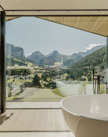 Freistehende Badewanne im Chalet Dolomites